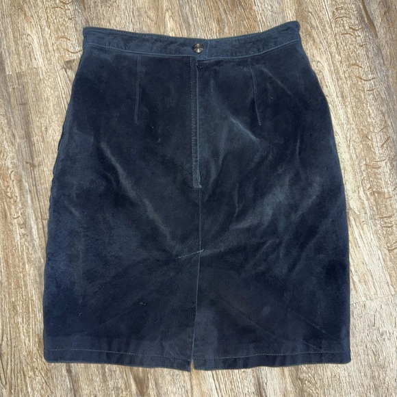 VTG Global Identity • Leather Pencil Skirt - Picture 2 of 11